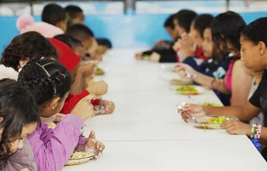 Escolas de SP servirão almoço aos alunos durante as férias
